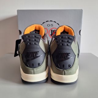 Nike Jordan 4 x Undefeated Verde Oliva