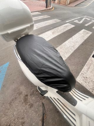 Funda negra para asiento de moto