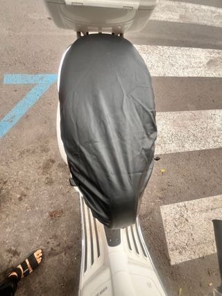 Funda negra para asiento de moto