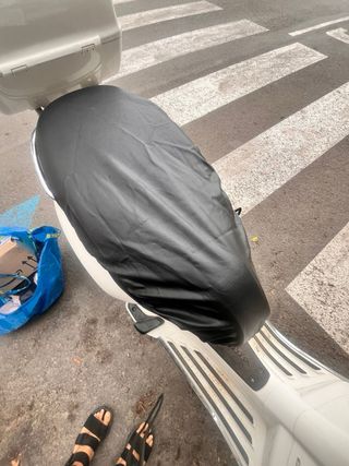 Funda negra para asiento de moto