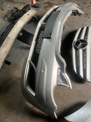 Paragolpes y frontal Mercedes Clase R
