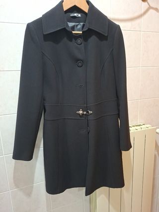 Cappotto nero 3/4 con alamaro e bottoni
