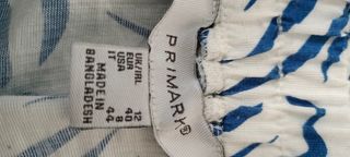 Pantalón corto estampado azul y blanco