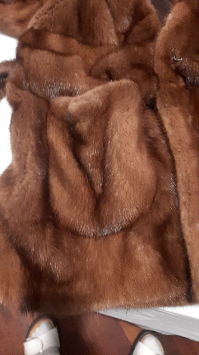 Pelliccia marrone con bottone