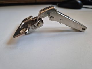 Bisagras para mueble de esquina