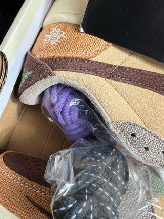 Zapatillas Jordan Marrones y Naranjas