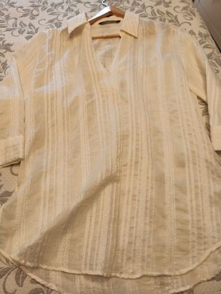 Camisa blanca de rayas