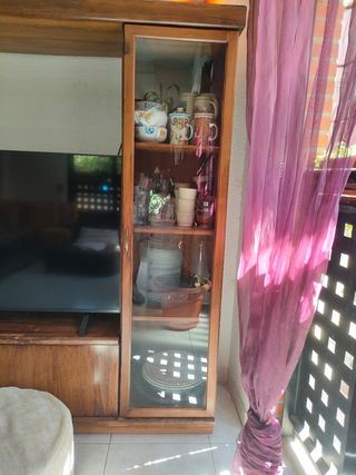 Mueble de comedor con 2 vitrinas.