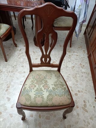 Mesa de comedor de madera y cristal