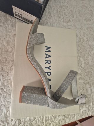 Sandalias plateadas Mary Paz Talla 39