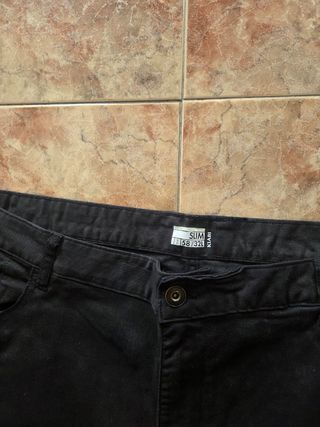 Vaqueros Hombre Negros
Talla 58