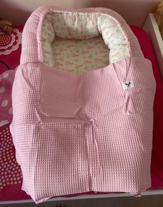 Cuna nido para bebé color rosa