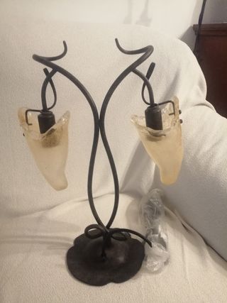 Lámpara de mesa de hierro forjado