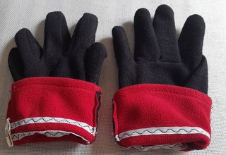Guantes Quechua Negro y Rojo
