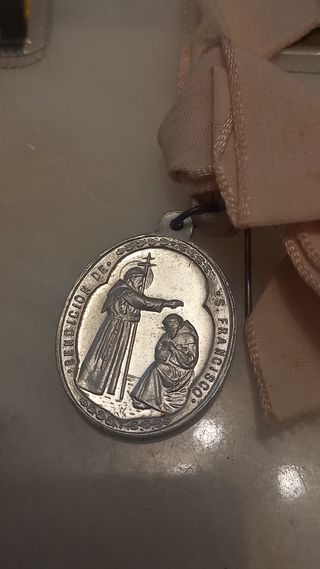 Lote San Francisco: Cruz y Medallas y Novenas.