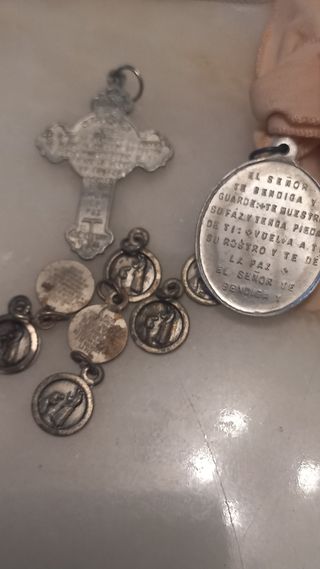Lote San Francisco: Cruz y Medallas y Novenas.