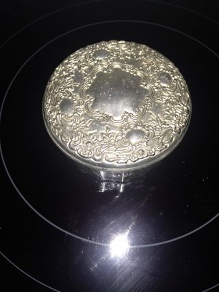 Caja de cristal decorada