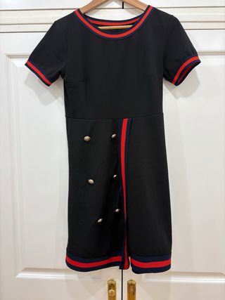 Vestido negro con detalles