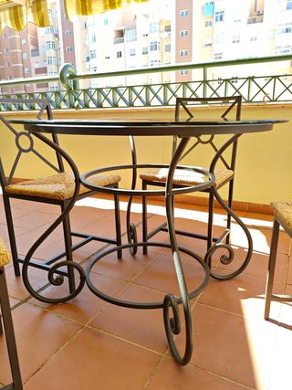 Mesa de forja con cristal y 4 sillas