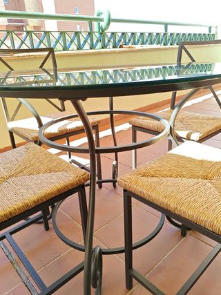 Mesa de forja con cristal y 4 sillas