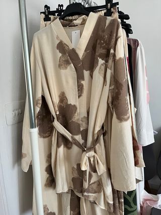 Conjunto Ropa Beige y Marrón