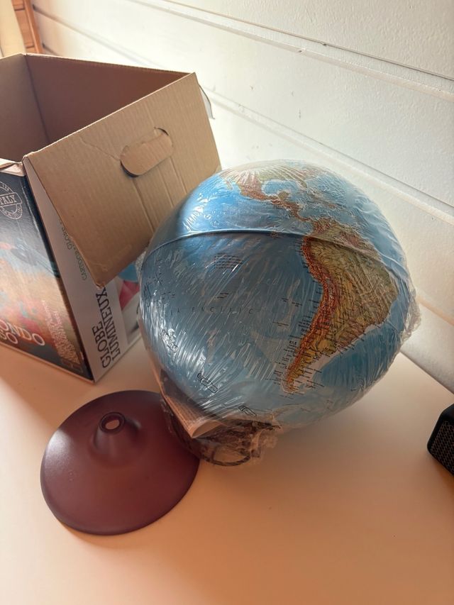 Globo terráqueo educativo (en català)