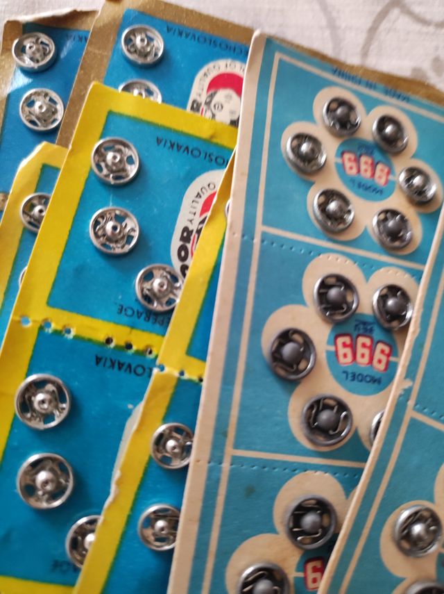 500 Botones Metálicos Plateados