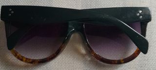 Gafas de sol negras y marrones