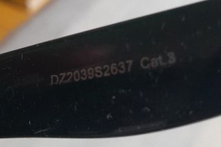 Gafas de sol negras y marrones