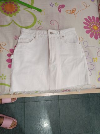 Falda vaquera Bershka blanca
