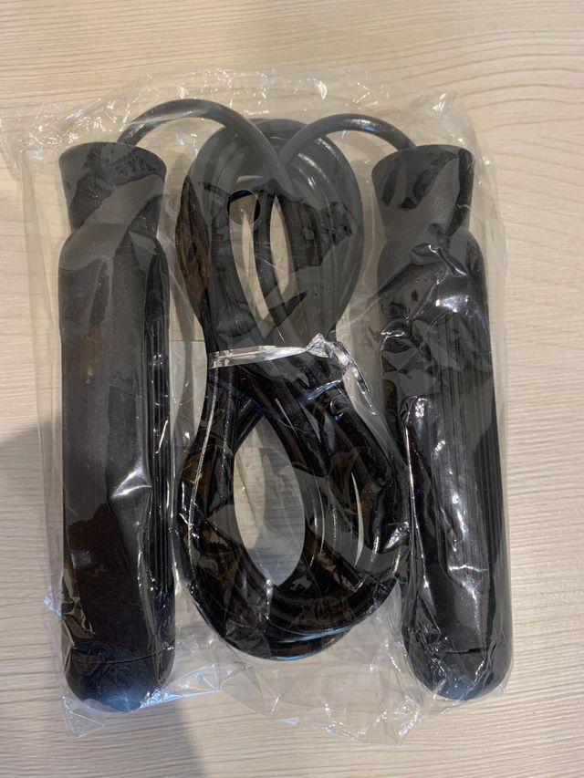 Corda per saltare in PVC nero