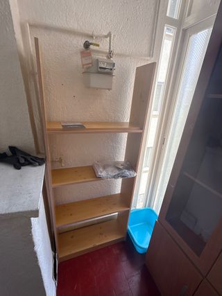 Estantería de madera