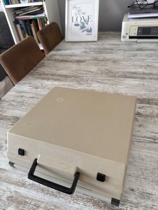 Máquina de escribir AEG Olympia Traveller de Luxe