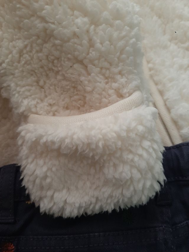 Pack :Buzo oso polar y regalos...