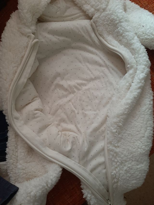 Pack :Buzo oso polar y regalos...