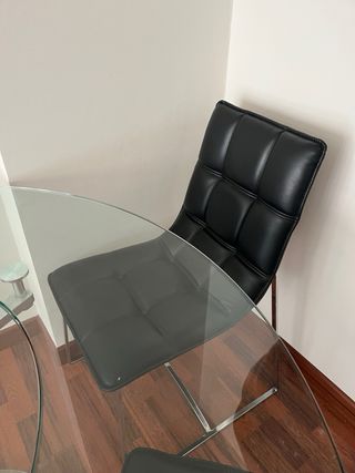 Mesa redonda cristal y 4 sillas negras