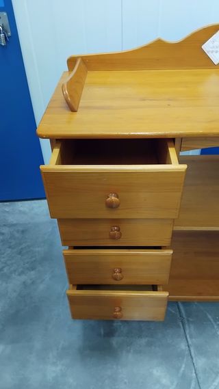 Cómoda de madera de pino