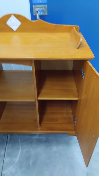 Cómoda de madera de pino