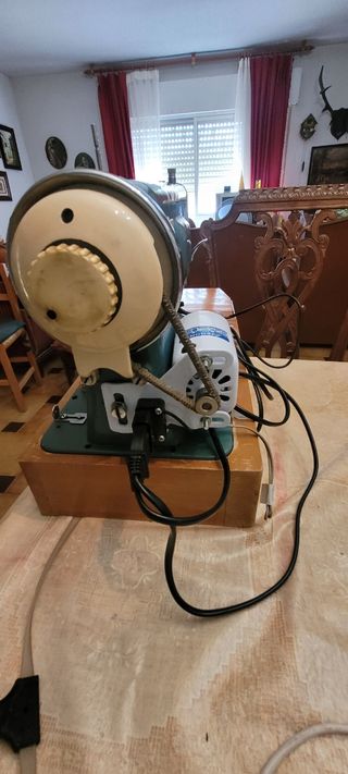 Máquina de coser Sigma verde