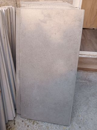 Peldaños beige antideslizantes nuevos
