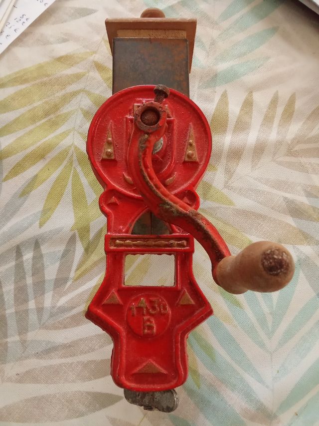 Picadora de almendras manual vintage