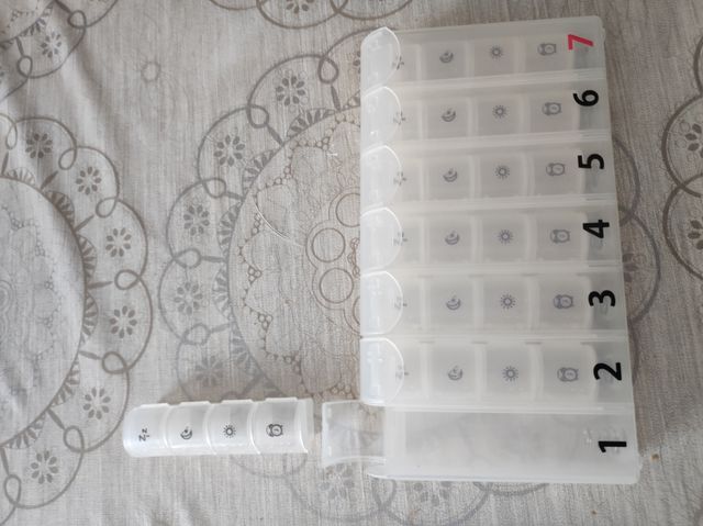 Pastillero para 7 días y 4 tomas