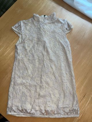 Blusa larga de encaje beige