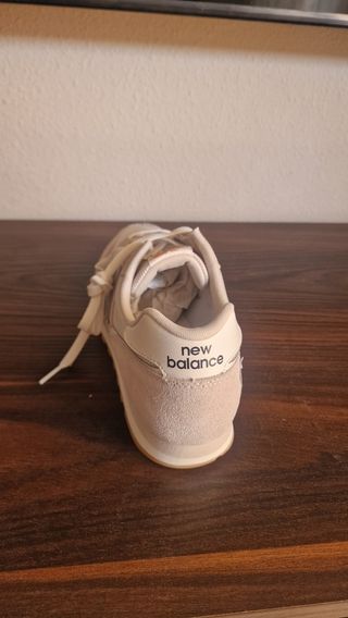 Zapatillas New Balance 373 Beige