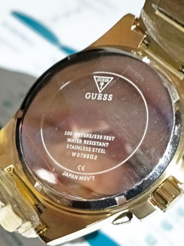 Reloj Guess frontier dorado