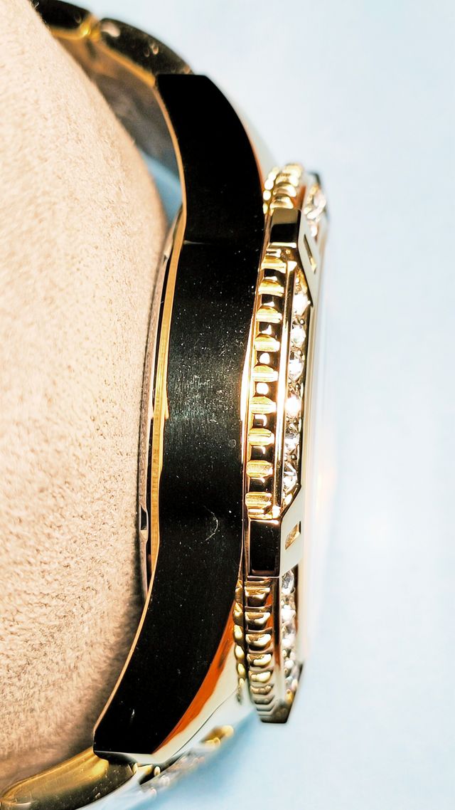 Reloj Guess frontier dorado