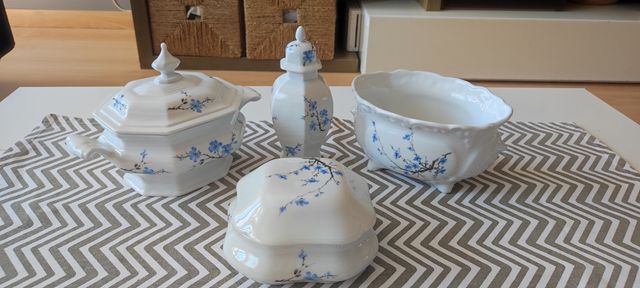 Lote de 4 piezas decorativas de porcelana Rex.