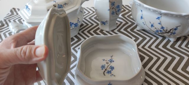 Lote de 4 piezas decorativas de porcelana Rex.