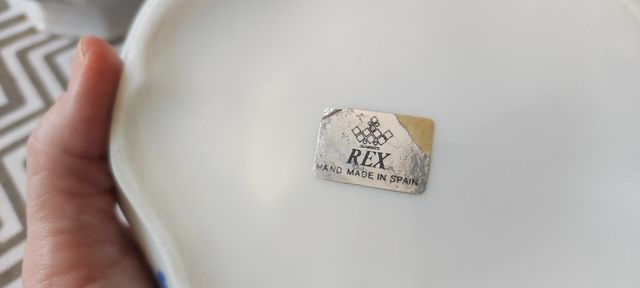 Lote de 4 piezas decorativas de porcelana Rex.