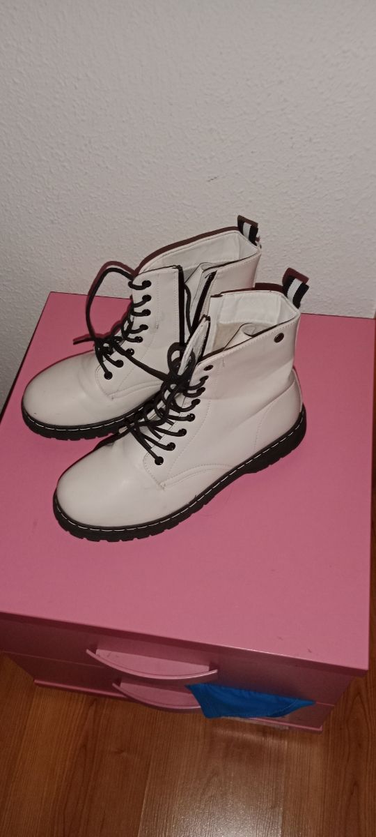 Lote de calzado Puma blanco